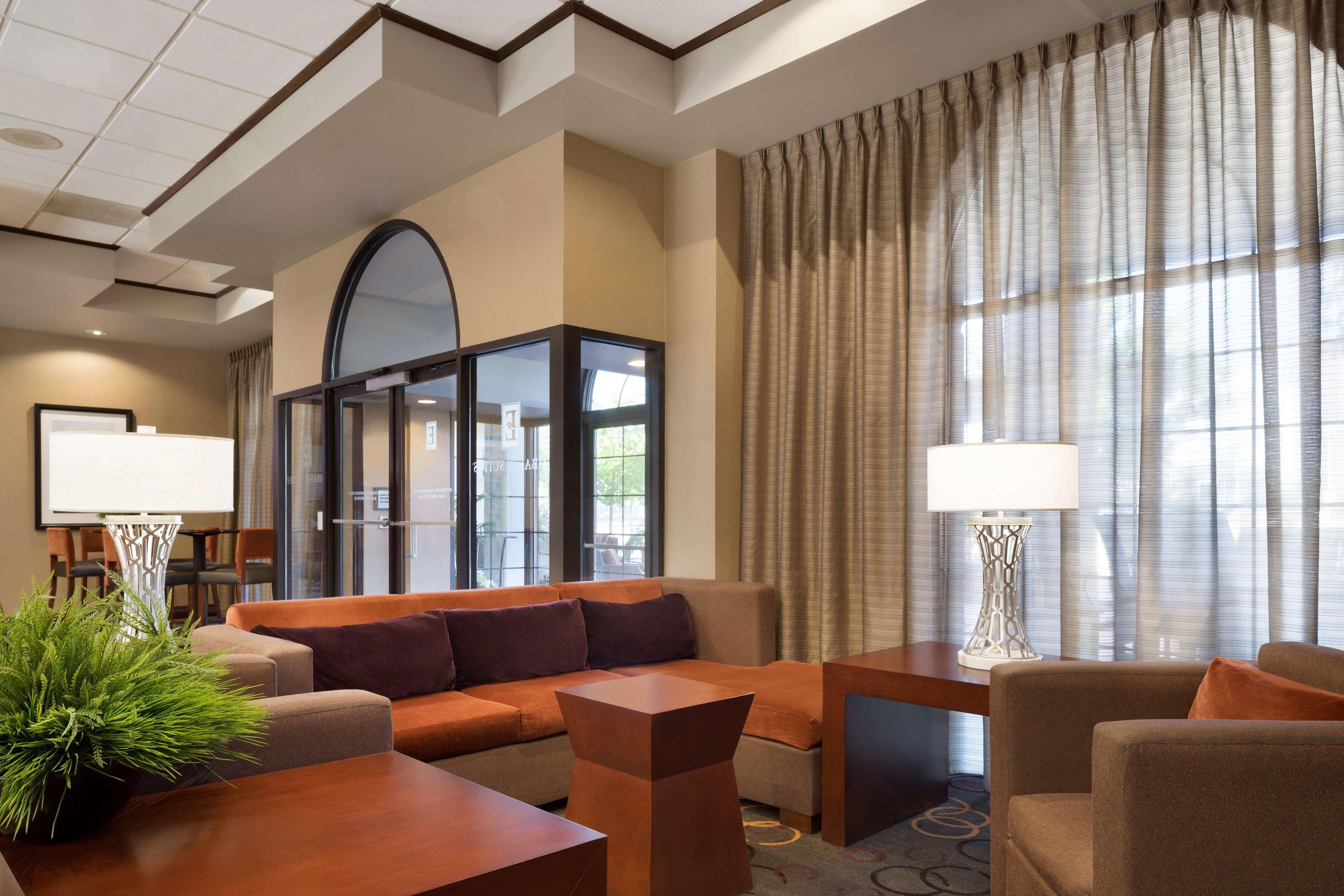 Embassy Suites Des Moines Downtown Exterior foto