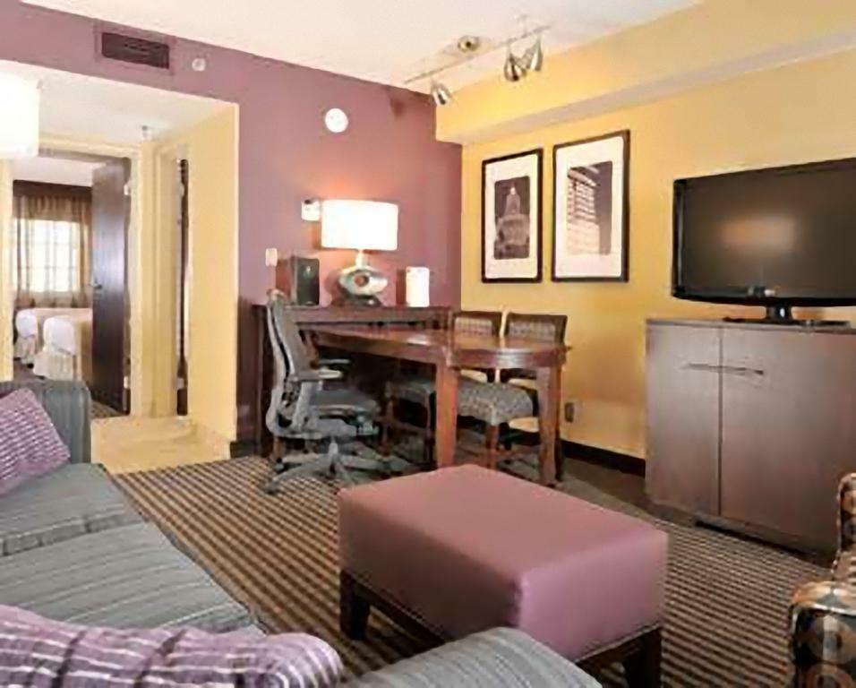 Embassy Suites Des Moines Downtown Exterior foto